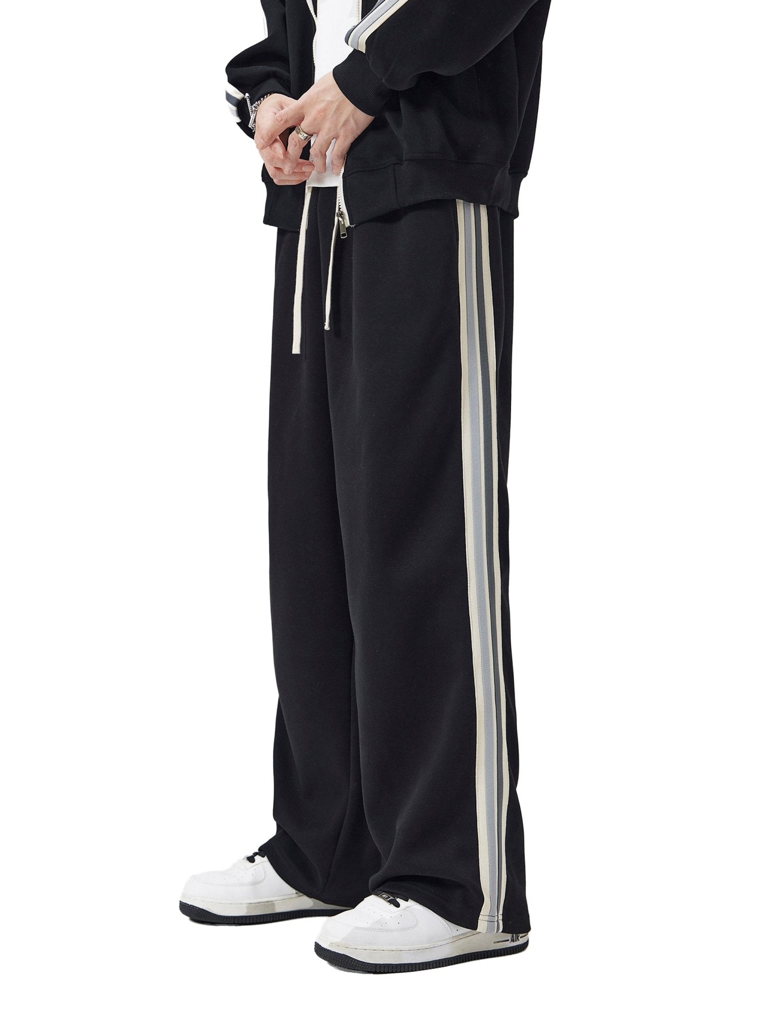 DF Black Contrast Side - Stripe Straight - Leg PantsContrast Side - Stripe Straight - Leg PantsDF Black Contrast Side - Stripe Straight - Leg Pants251005PODPX1320001